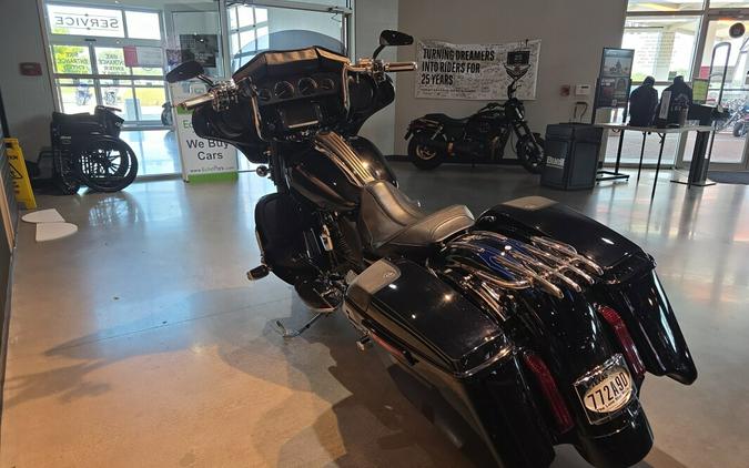 FLHXSE 2016 CVO™ Street Glide®