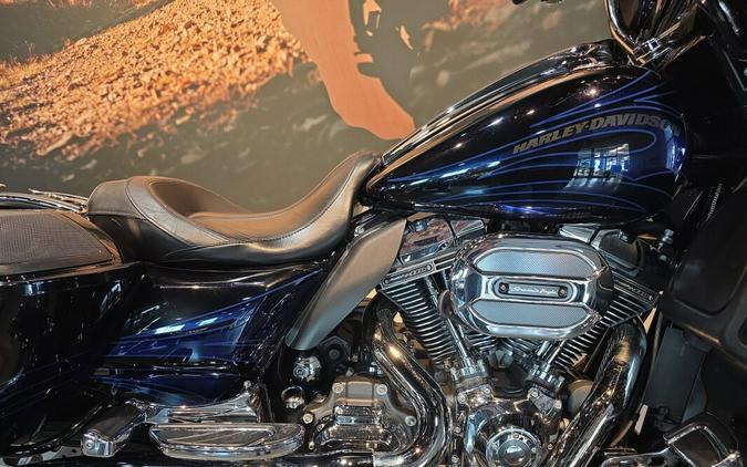 FLHXSE 2016 CVO™ Street Glide®