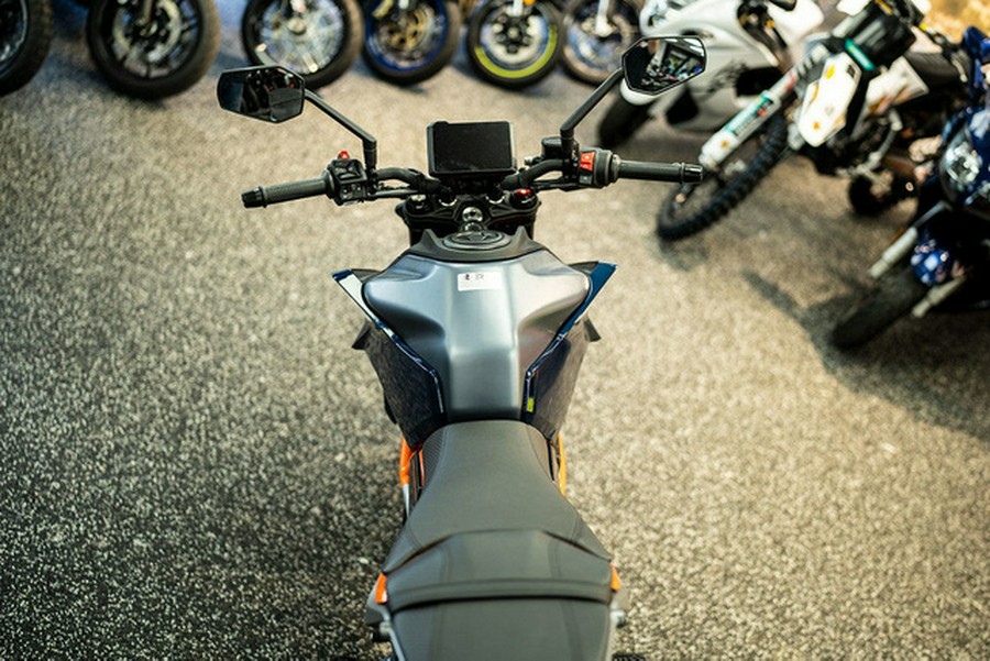 2025 KTM Duke 390