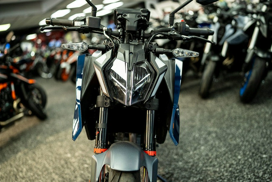 2025 KTM Duke 390