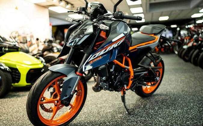 2025 KTM Duke 390