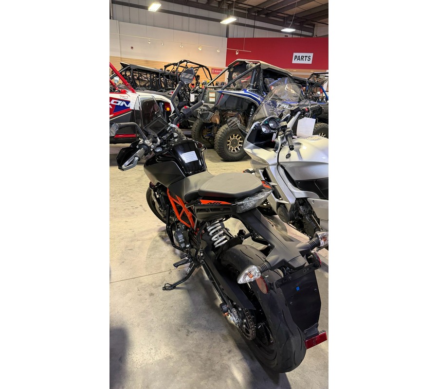 2023 KTM Duke 390