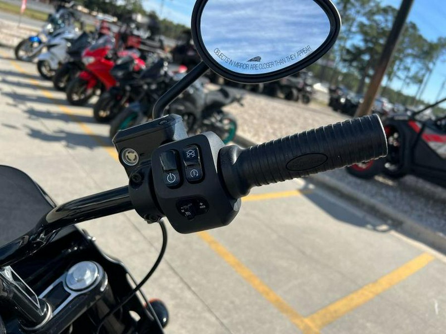 2023 Indian Motorcycle® Sport Chief Black Smoke