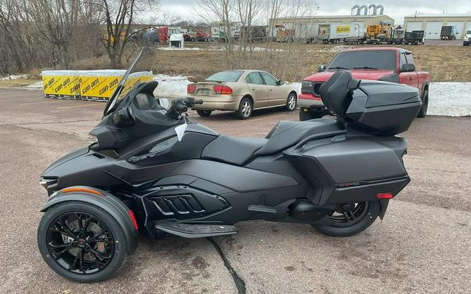 2024 Can-Am® Spyder RT Limited Dark Wheels