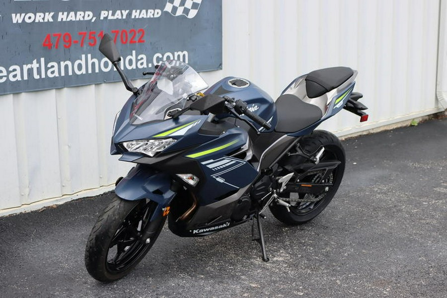 2022 Kawasaki Ninja® 400 ABS Metallic Matte Blue/Metallic Graphite Gray