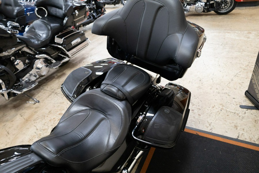 FLHXSE 2016 CVO™ Street Glide®