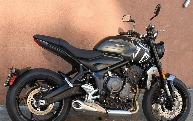 2023 Triumph Trident 660 Matte Jet Black / Matte Silver Ice