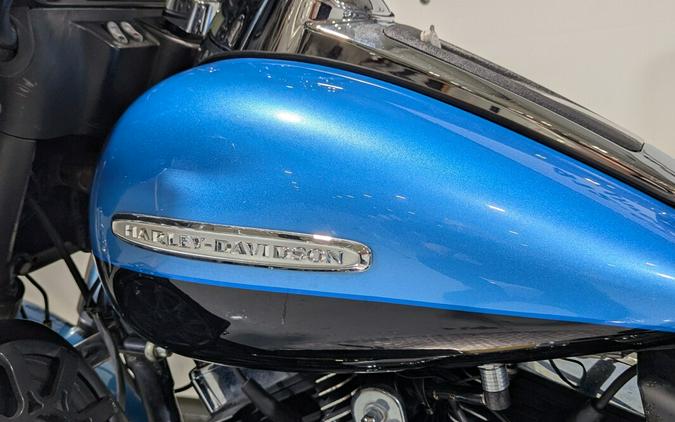 2011 Harley-Davidson® Electra Glide® Ultra Limited Cool Blue Pearl/Vivid Black