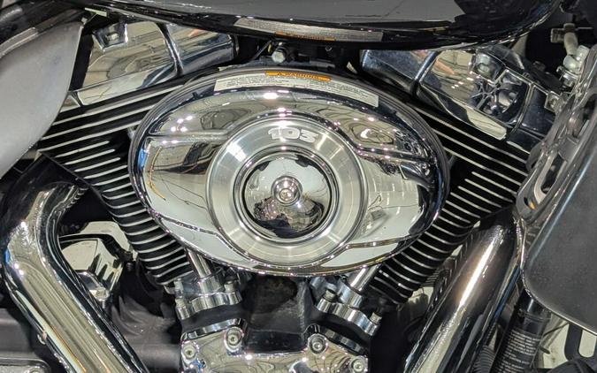 2011 Harley-Davidson® Electra Glide® Ultra Limited Cool Blue Pearl/Vivid Black