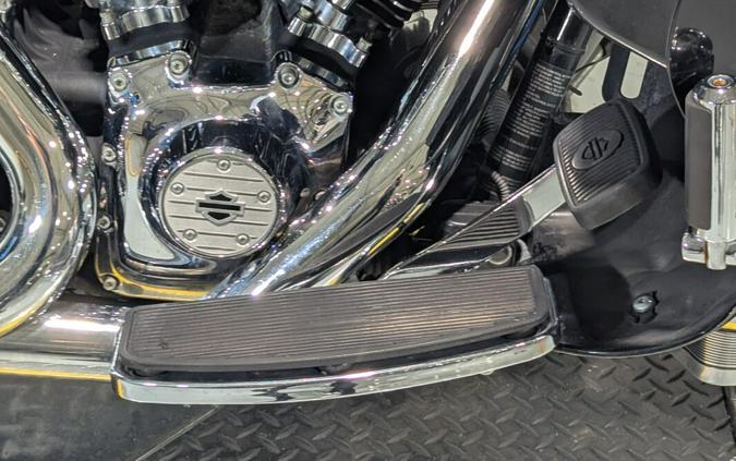 2011 Harley-Davidson® Electra Glide® Ultra Limited Cool Blue Pearl/Vivid Black