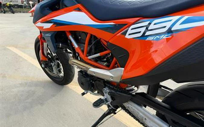 2023 KTM 690 SMC R