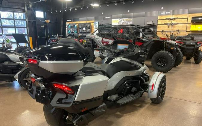 2024 Can-Am® Spyder RT Limited Dark Wheels