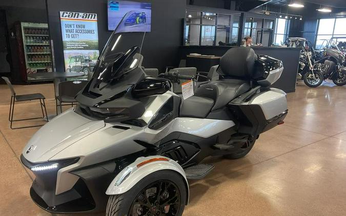 2024 Can-Am® Spyder RT Limited Dark Wheels