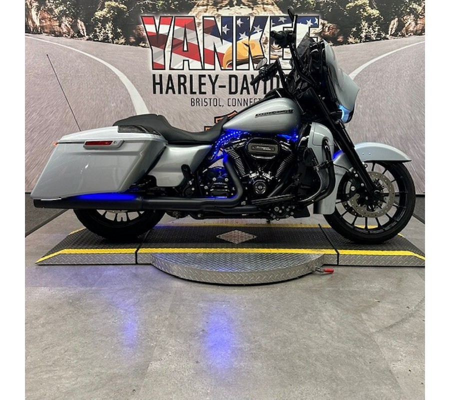 2019 FLHXS Street Glide Special