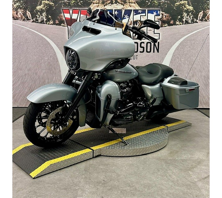 2019 FLHXS Street Glide Special