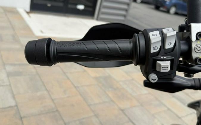 2027 Ducati Hypermotard 698 Mono Nera