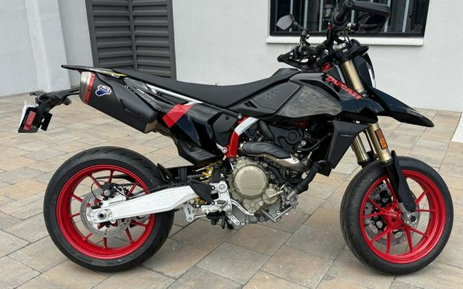2027 Ducati Hypermotard 698 Mono Nera
