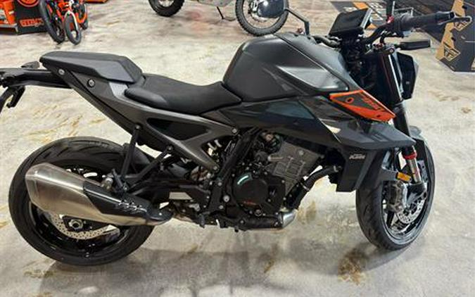 2024 KTM 990 Duke