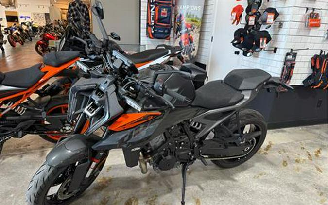 2024 KTM 990 Duke
