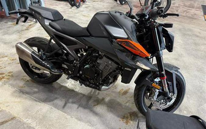 2024 KTM 990 Duke