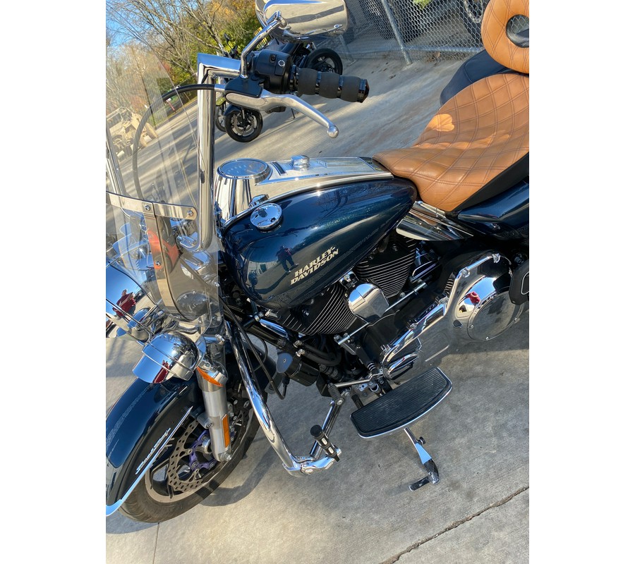 2016 Harley-Davidson® ROAD KING