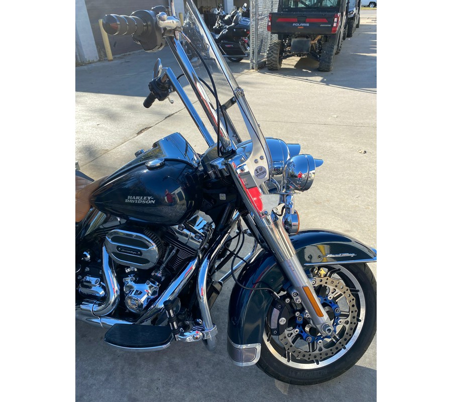 2016 Harley-Davidson® ROAD KING