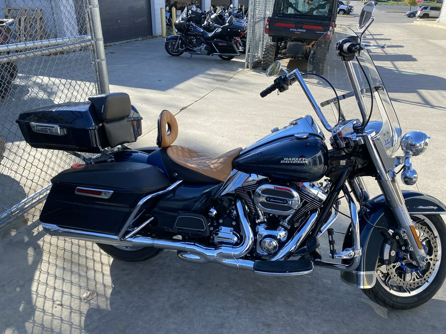 2016 Harley-Davidson® ROAD KING