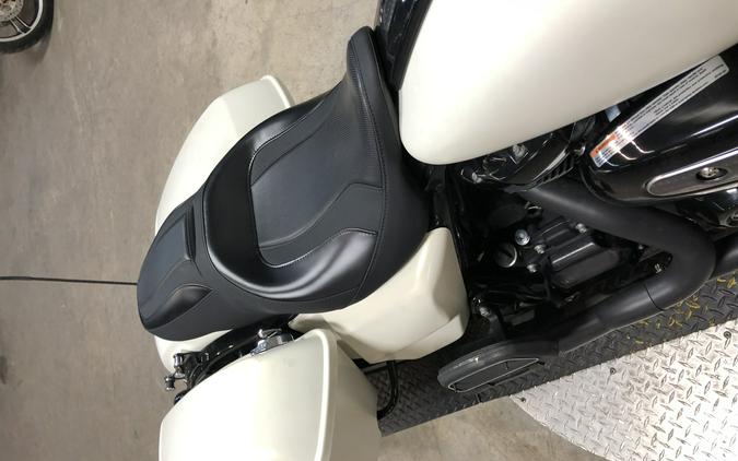 2018 Harley-Davidson® Street Glide Special - FP8136