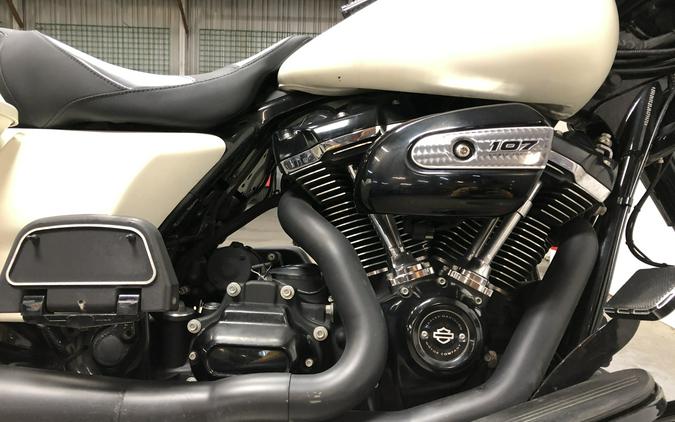 2018 Harley-Davidson® Street Glide Special - FP8136