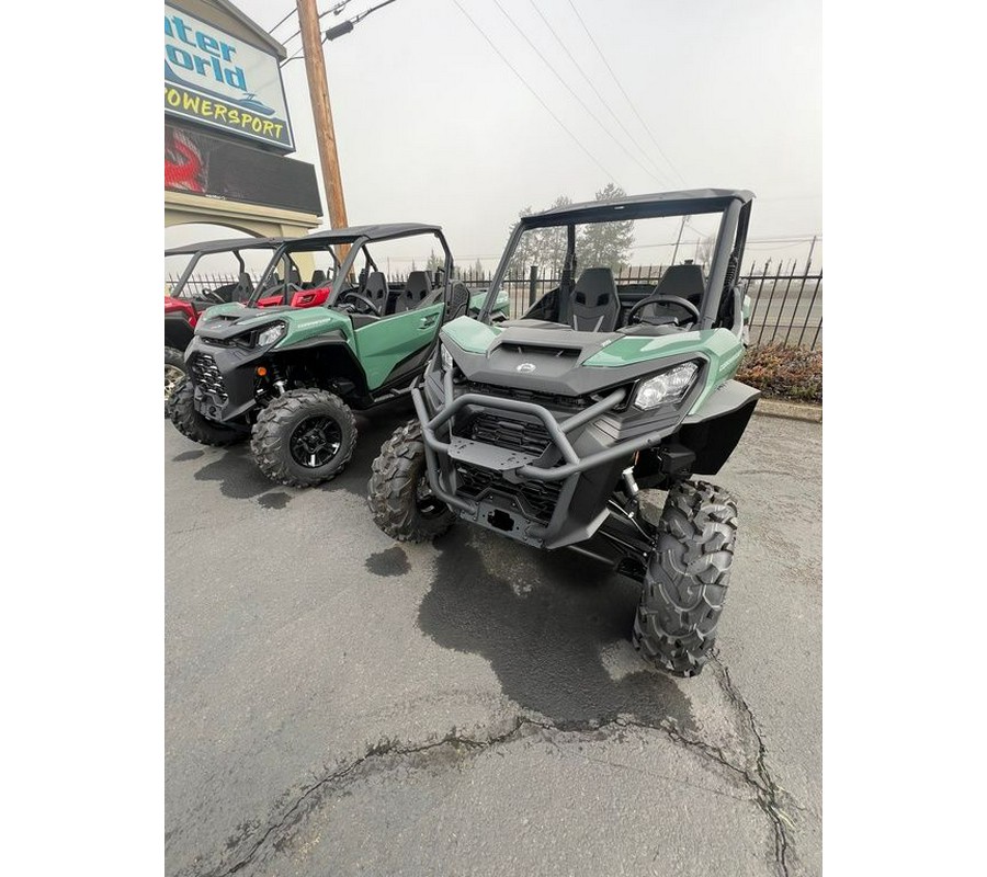 2025 Can-Am® Commander DPS 700