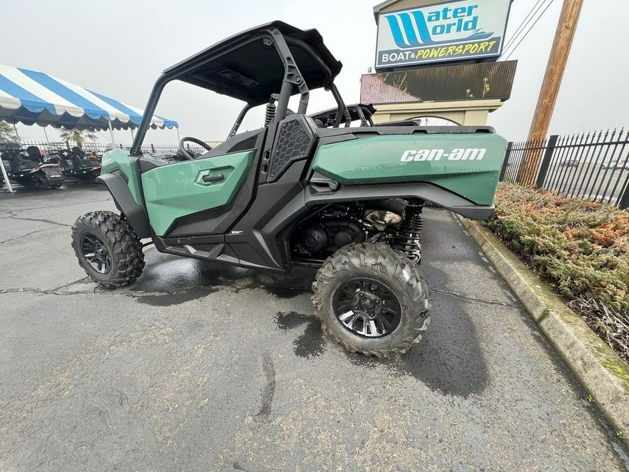 2025 Can-Am® Commander DPS 700