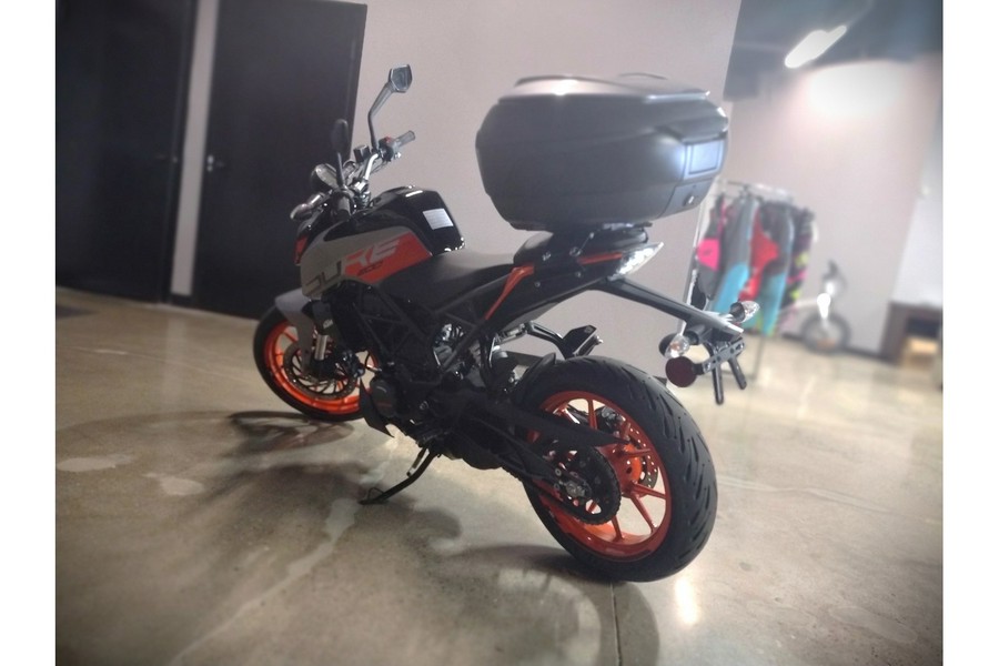 2023 KTM Duke 200