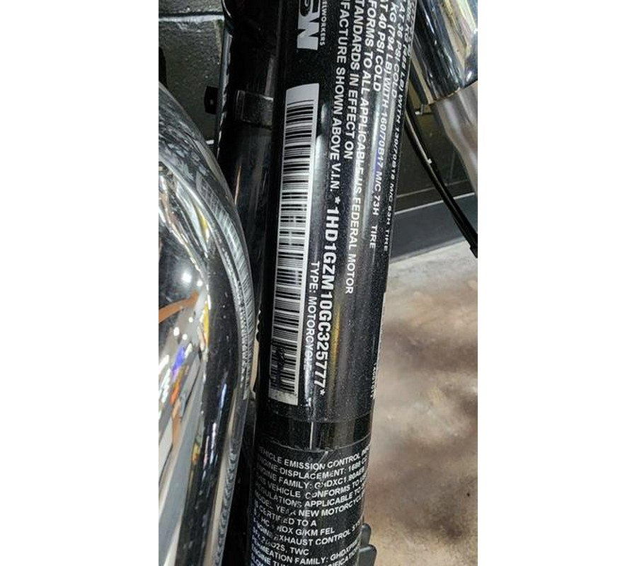 2016 Harley-Davidson® FLD - Dyna® Switchback™