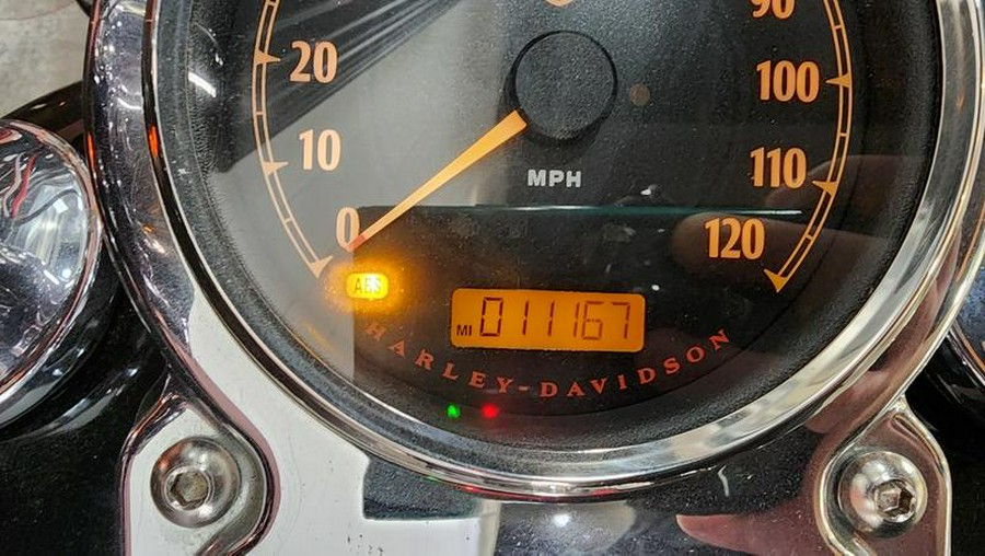 2016 Harley-Davidson® FLD - Dyna® Switchback™