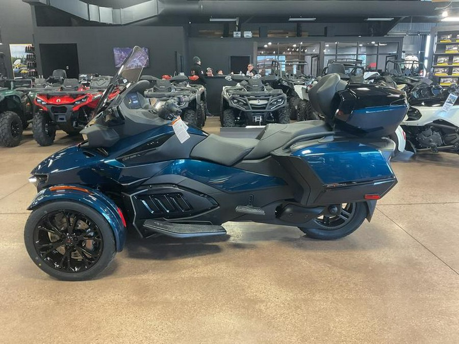 2024 Can-Am® Spyder RT Limited Dark Wheels