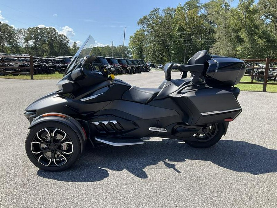 2023 Can-Am® Spyder RT Limited Dark Wheels