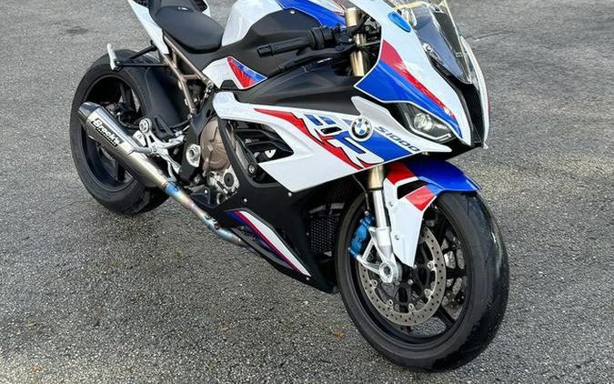 2022 BMW S 1000 RR Light White / Racing Blue / Racing Red