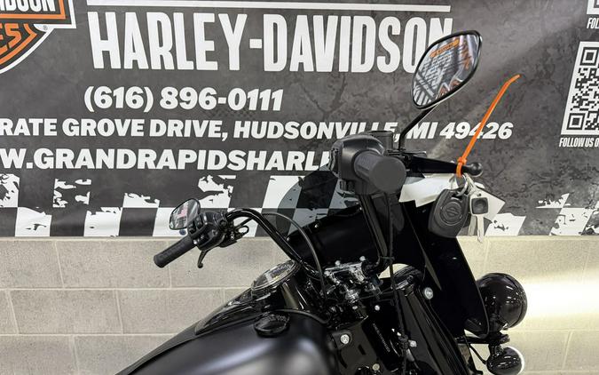 2026 Harley-Davidson® FLHD - Deadwood™