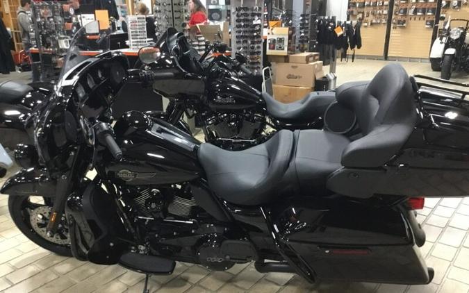 2024 Harley-Davidson® Ultra Limited Vivid Black