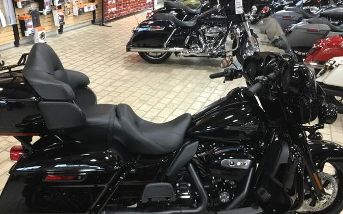 2024 Harley-Davidson® Ultra Limited Vivid Black