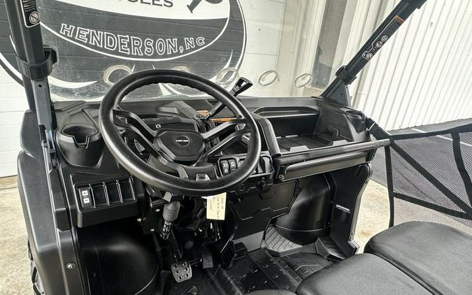 2023 Can-Am® Defender MAX HD7