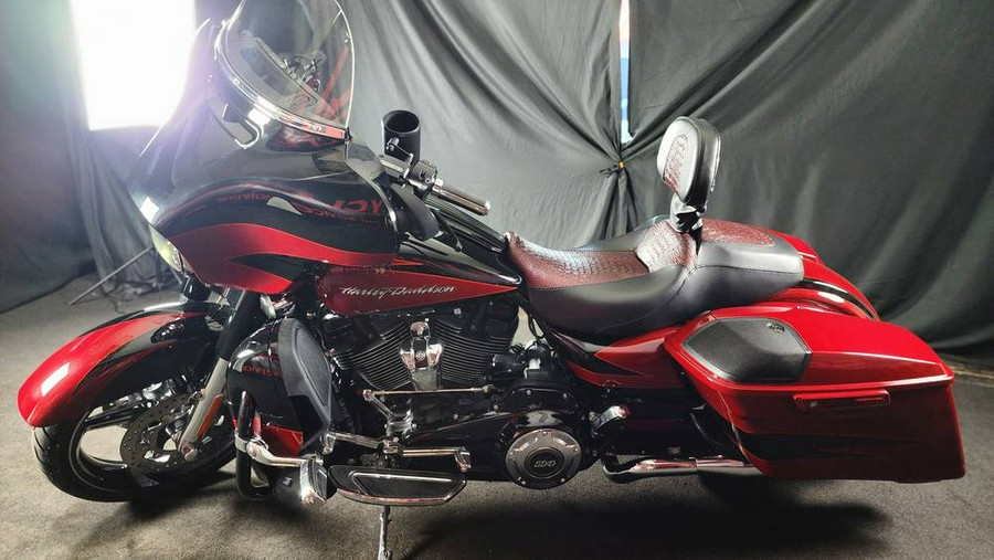 2017 HARLEY-DAVIDSON CVO™ Street Glide® -- FLHXSE - C954762