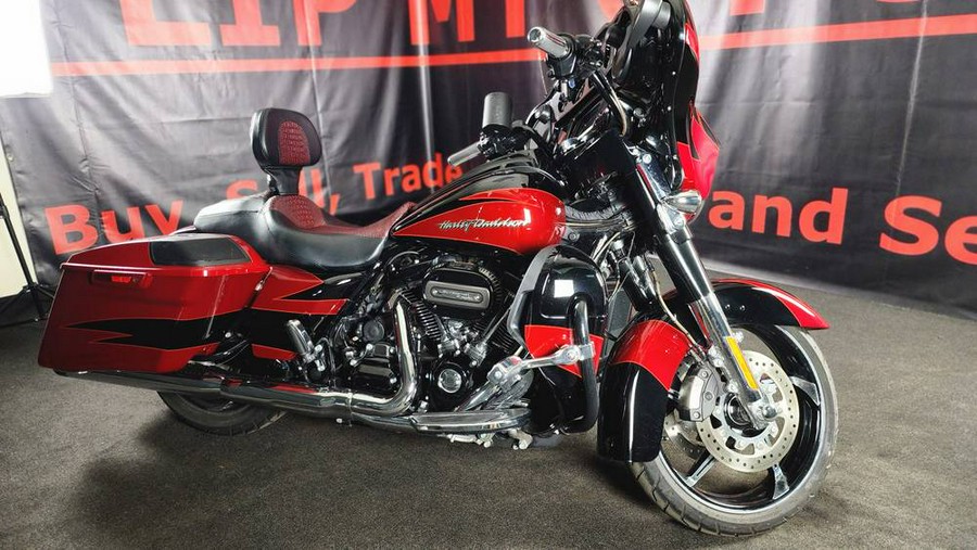 2017 HARLEY-DAVIDSON CVO™ Street Glide® -- FLHXSE - C954762