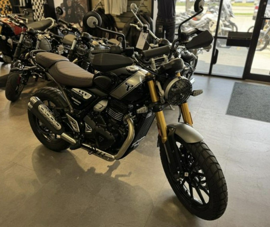 2025 Triumph Scrambler 400 X Phantom Black / Silver Ice