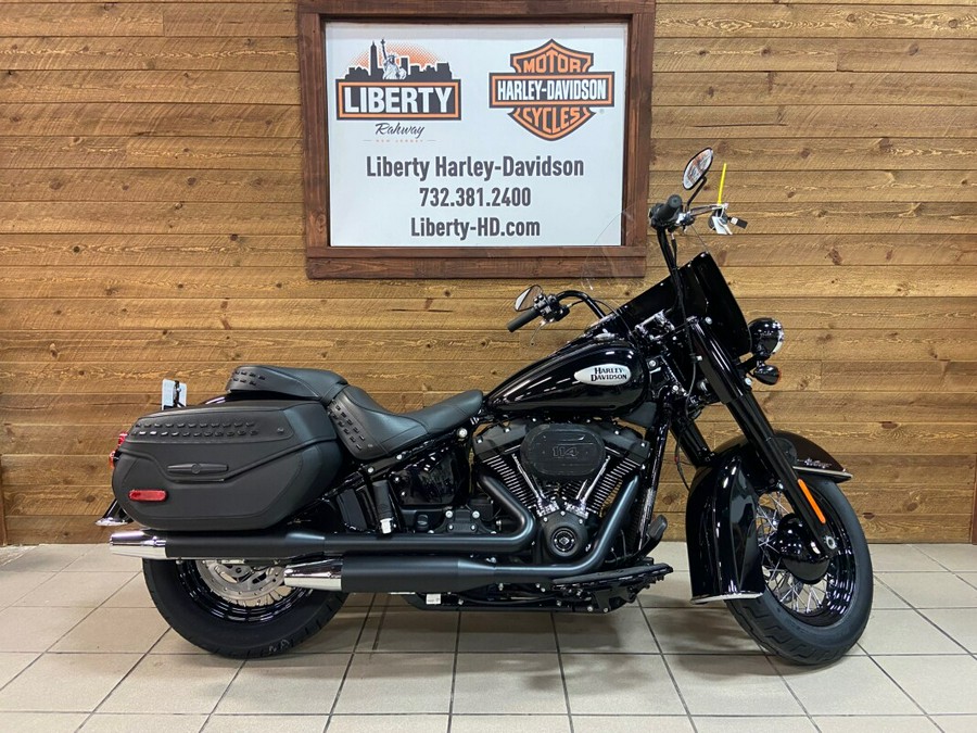 2024 Harley-Davidson Heritage Classic Vivid Black FLHCS