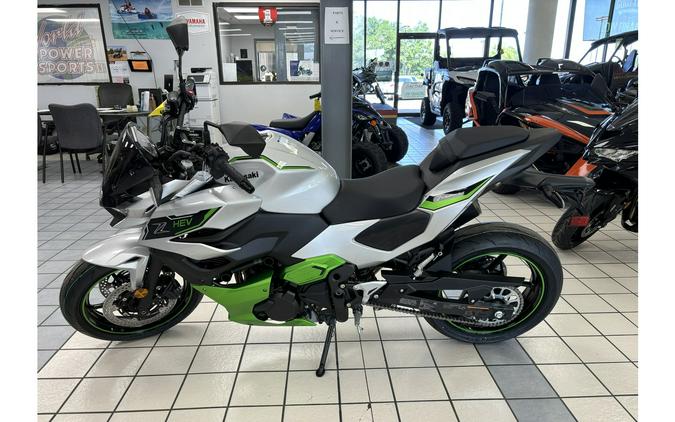 2024 Kawasaki Z7 HYBRID ABS