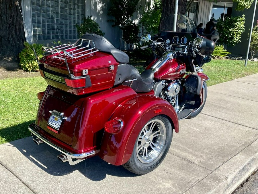 2010 Harley-Davidson® FLHTCUTG - Tri Glide® Ultra Classic®