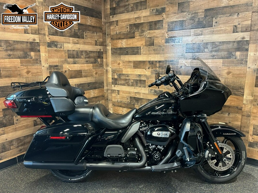 2022 Harley-Davidson® Road Glide® Limited Vivid Black - Black Finish FLTRXS