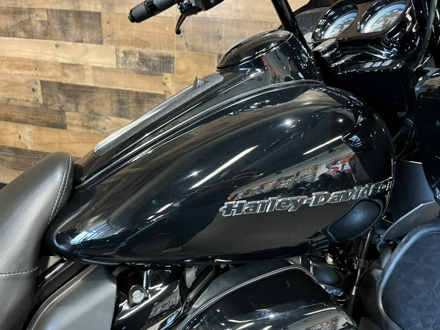 2022 Harley-Davidson® Road Glide® Limited Vivid Black - Black Finish FLTRXS