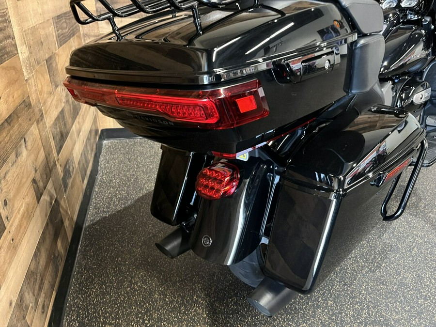 2022 Harley-Davidson® Road Glide® Limited Vivid Black - Black Finish FLTRXS